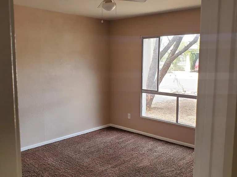 1719 E Gaylon Dr — Photo 4