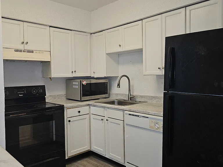 320 Welch Rd #H3 — Photo 3