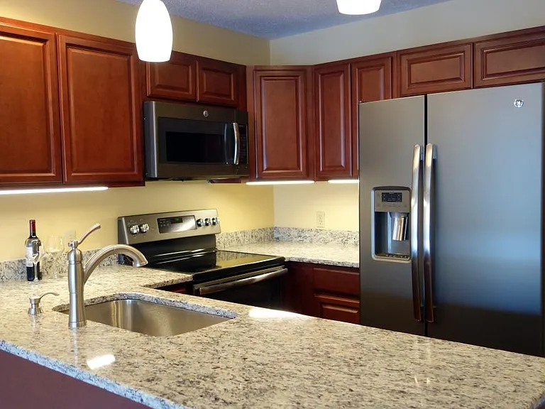 33 River Front Dr #9 — Photo 2
