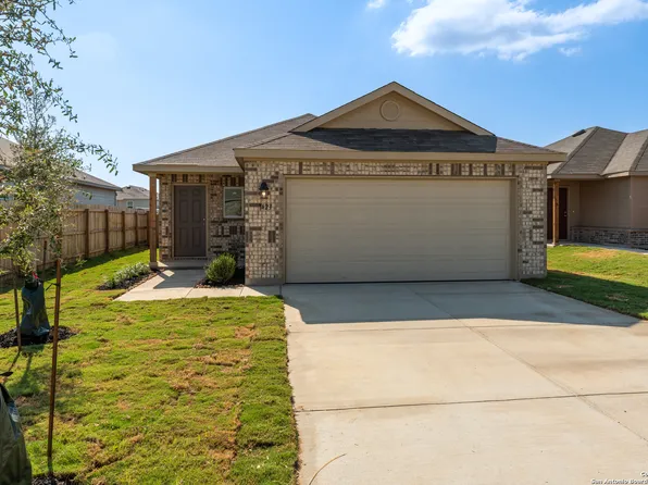 7423 Homewood Ln, Elmendorf, TX 78112