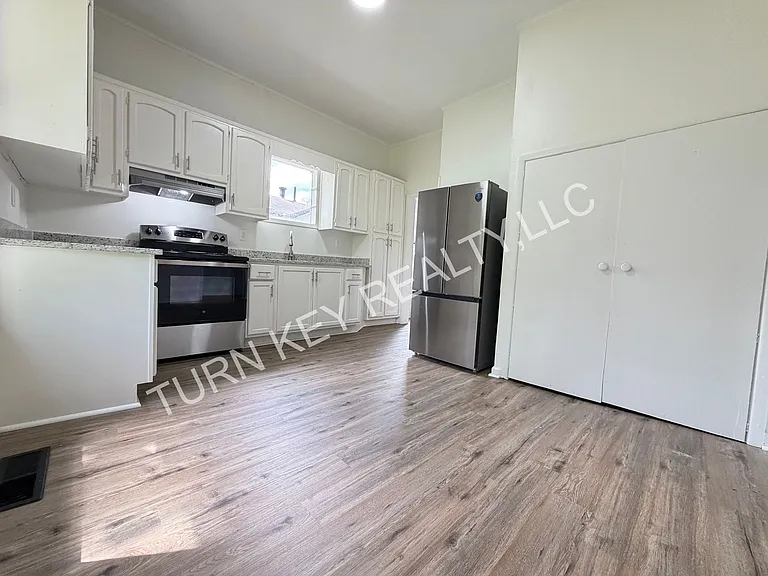 1225 Ford Ave — Photo 4