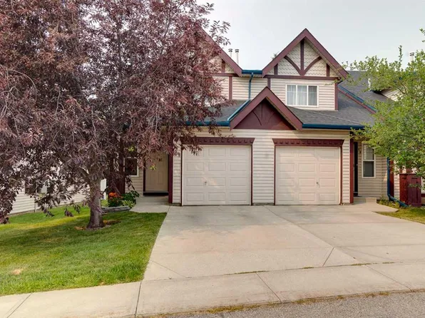 17 E Country Village Cir NE, Calgary, AB T3K 5X3