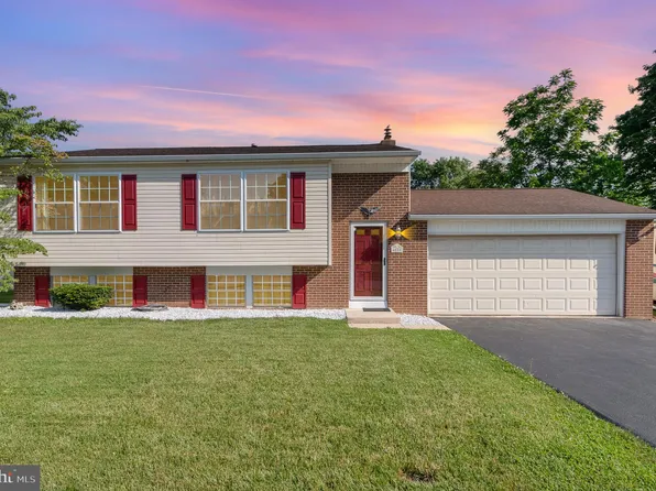 4858 Spring Top Dr, Harrisburg, PA 17111