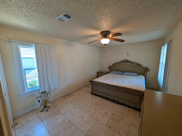 1330 N Arthur Ave — Photo 13