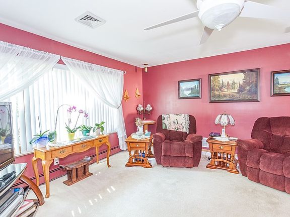 3rd image of 5027 Harriett Dr