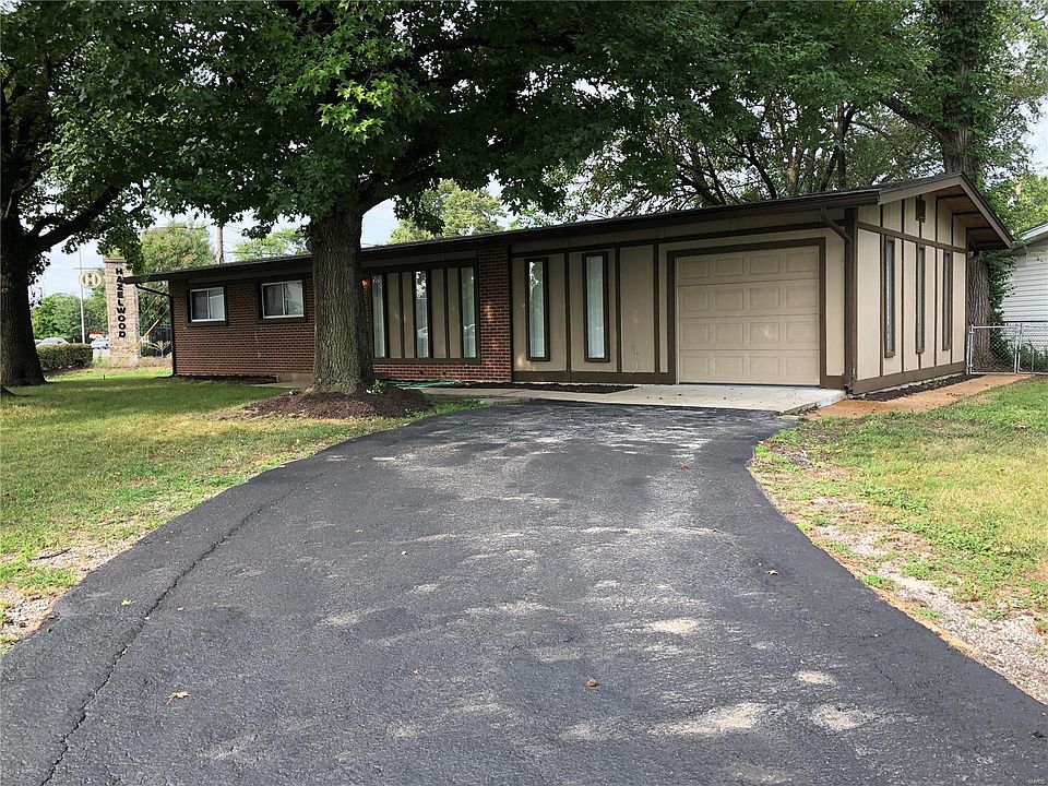 1st image of 885 Loyola Dr