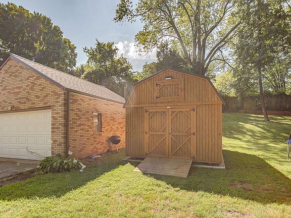 3rd image of 3307 Oakwood Ave