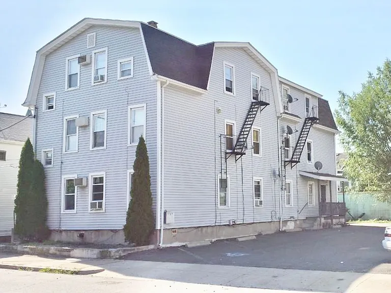 22-24 Lawn Ave #1R — Photo 1