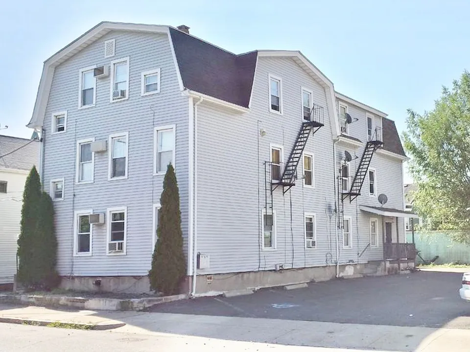 24 Lawn Ave #1R