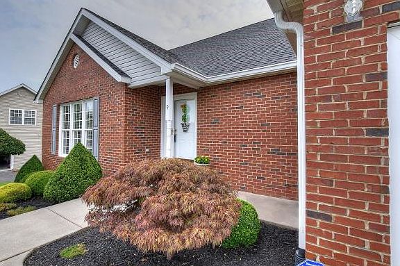 3rd image of 9 Boles Dr