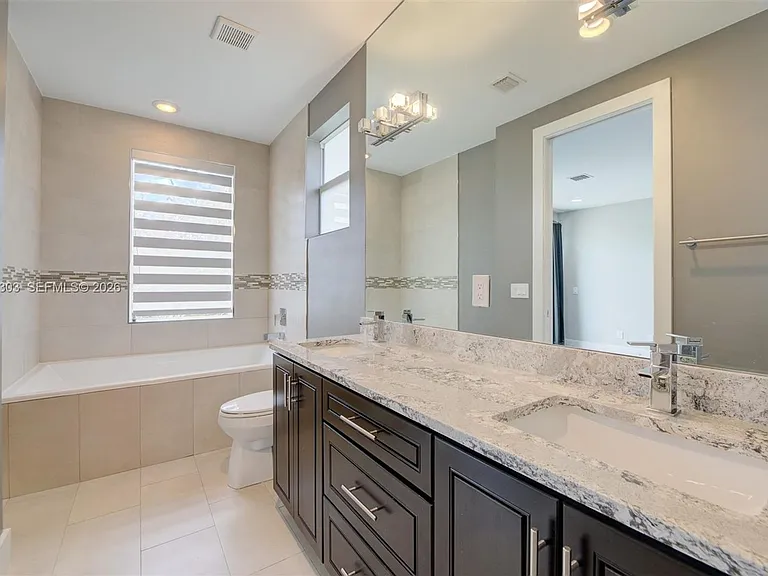 619 SW 17th St — Photo 14