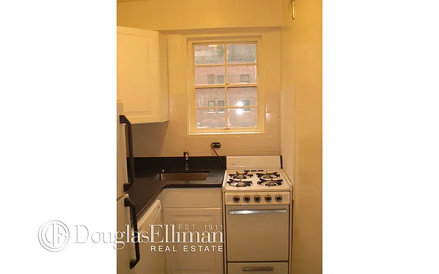 Rented by Douglas Elliman | media 28