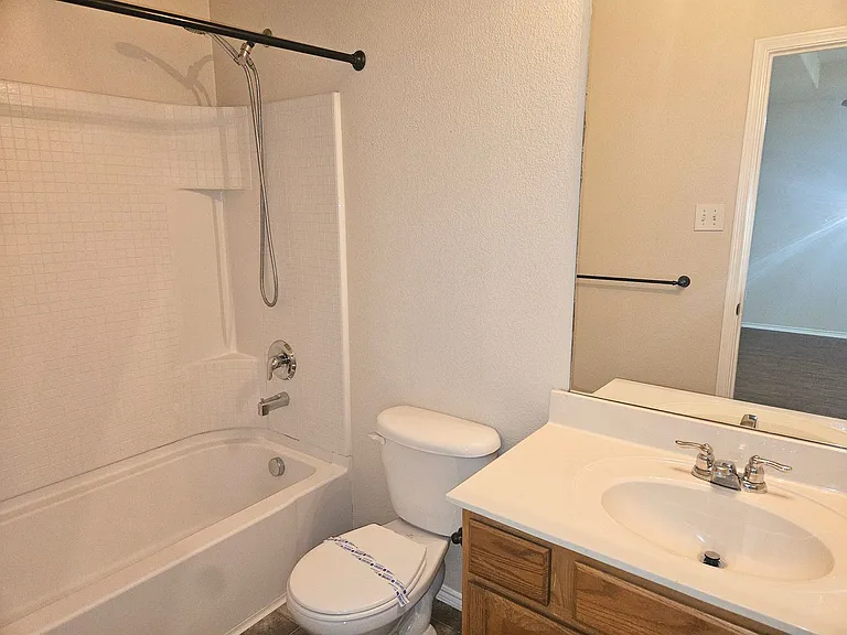 2404 Clairborne Dr — Photo 17