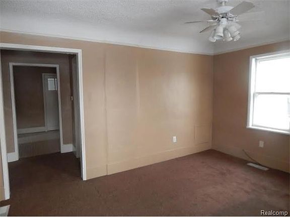3rd image of 25389 Pearl St