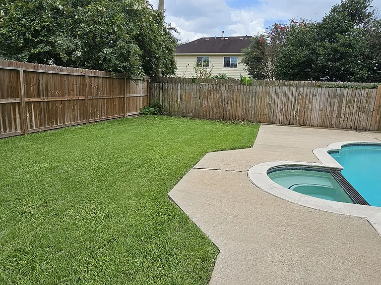 16.SpaciousBackyard- Fully fenced backyard with room to play
