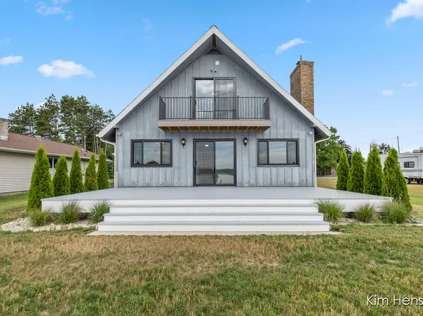 8686 Tecumseh Trl, Howard City, MI 49329