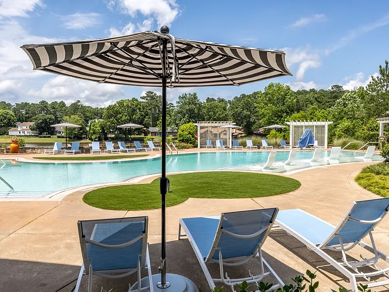 Lakeside Village Apartments