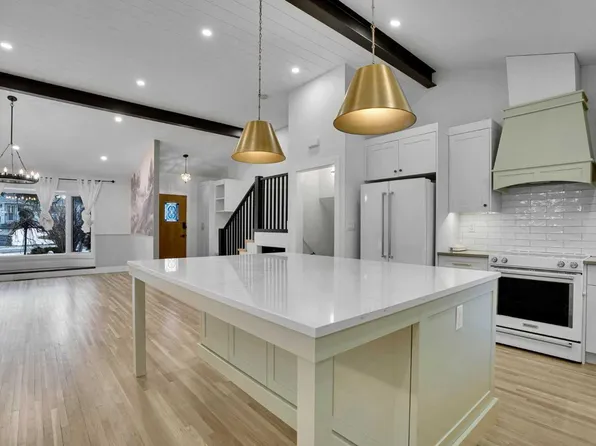 64 Hartford Rd NW, Calgary, AB T2K 2A5