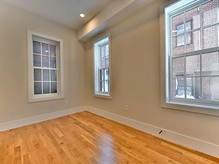 18 Winchester St #1A — Photo 10