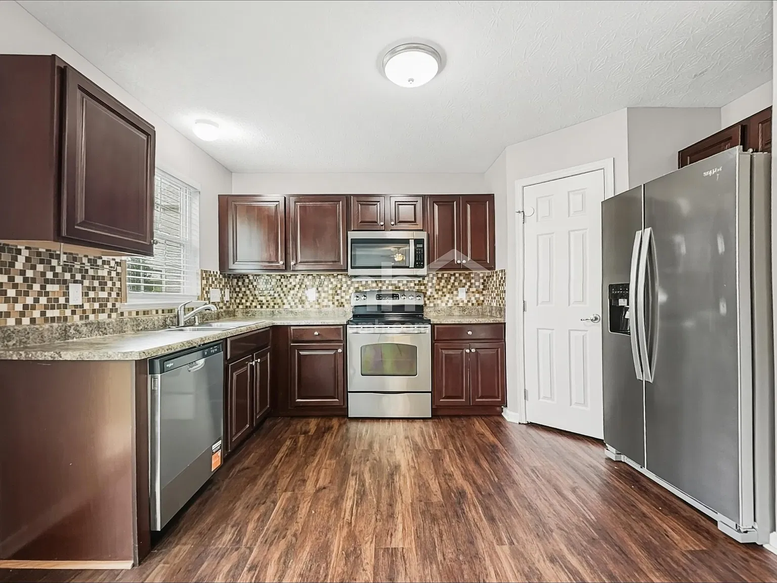 3 bed, 2.5 bath, 1708 sqft, $2,435 — Photo 3