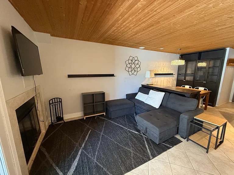 101 Forest Dr #D — Photo 1
