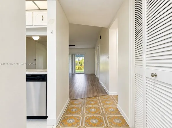4291 NW 9th Ave APT 104, Pompano Beach, FL 33064