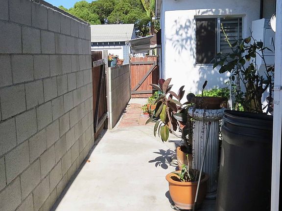 4th image of 1622 Crenshaw Blvd