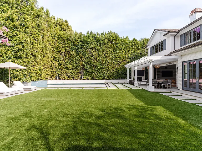 957 Corsica Dr — Photo 14