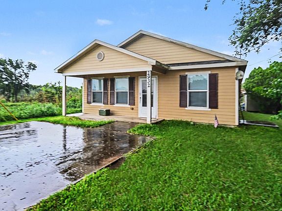 2nd image of 2932 Shady Creek Ln