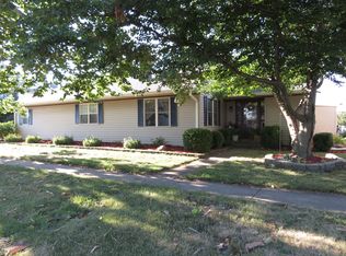105 E Lincoln Ave, Ogden, IL 61859