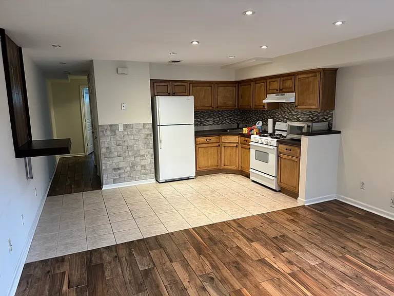 641 Tompkins Ave #1 — Photo 10