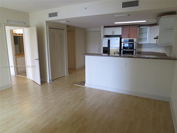 5th image of 170 SE 14th St #17