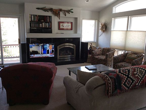 Living Room-Views all around