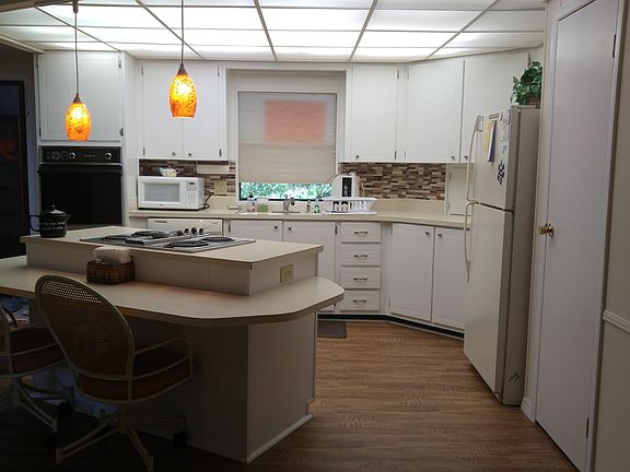 2nd image of 2 Highland Falls Dr