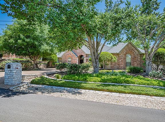 4th image of 5215 Fairway Cir