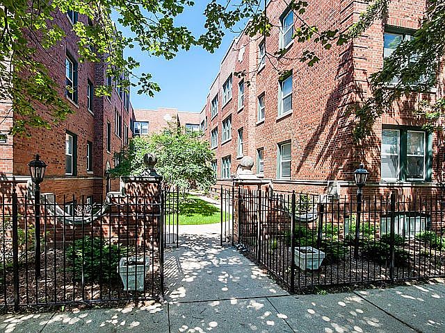 1st image of 2022 N Burling St #105