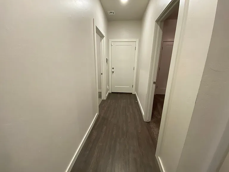 504 Martina Ln — Photo 34