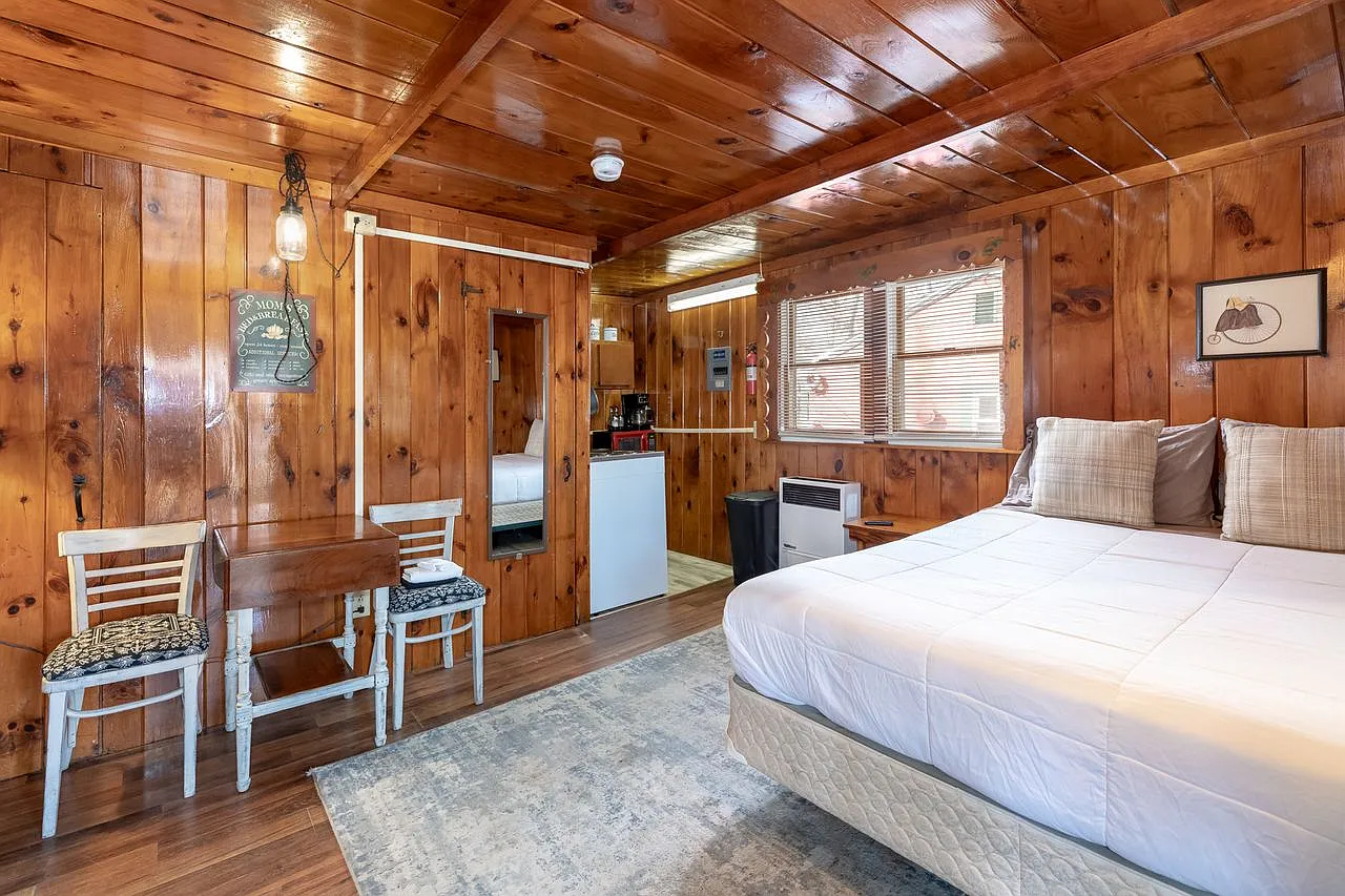 Studio, 500 sqft, $1,400 — Photo 2