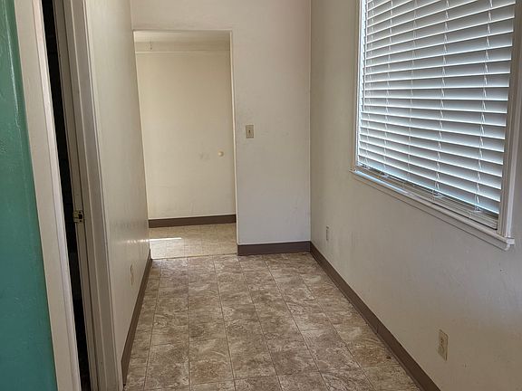 3rd image of 125 N San Lorenzo Ave