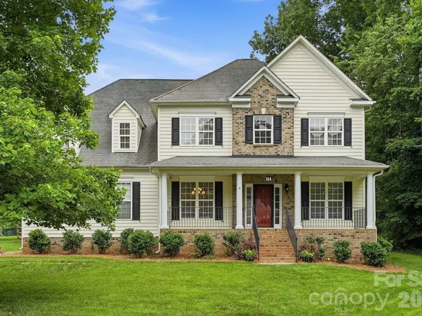 184 Herons Gate Dr, Mooresville, NC 28117