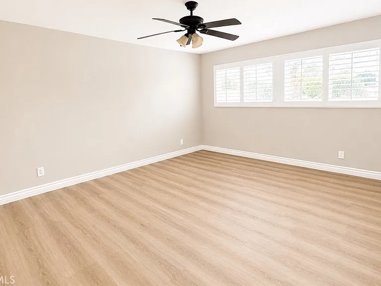 1118 W Orange Rd — Photo 12