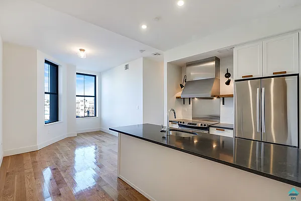 Rented by EXR | media 76