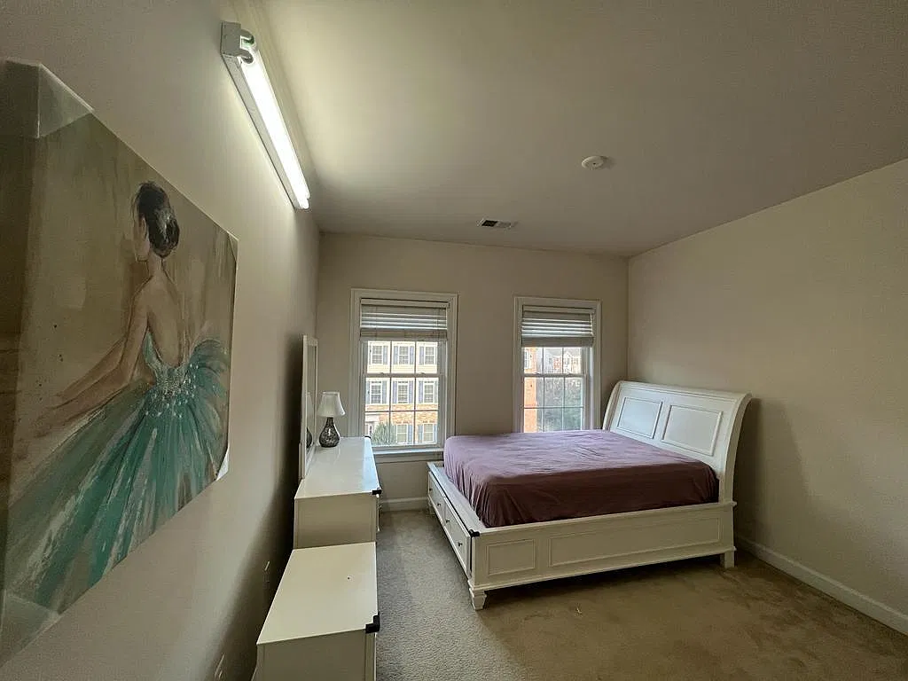 3 bed, 3.5 bath, 3200 sqft, $1,300 — Photo 4
