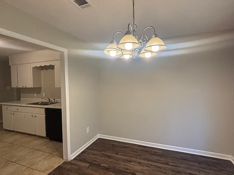 2221 Dorchester Dr — Photo 4