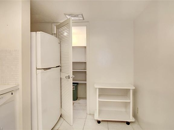 5th image of 2264 Winkler AVE #114