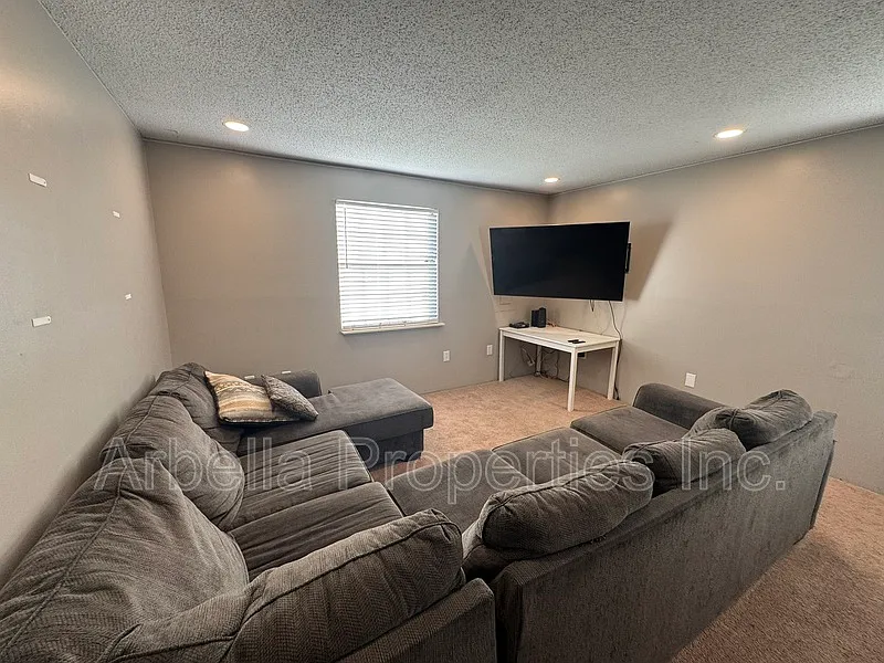 3 bed, 3.0 bath, 1680 sqft, $2,400 — Photo 3
