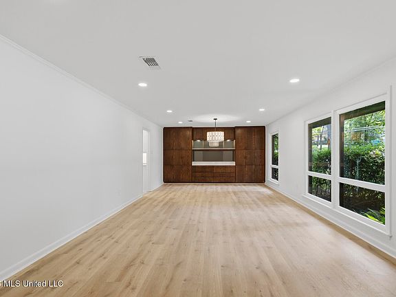 5th image of 4458 Wedgewood St