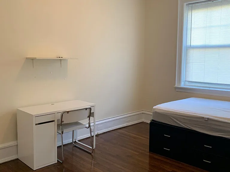 Alexandria Apartments — Photo 12