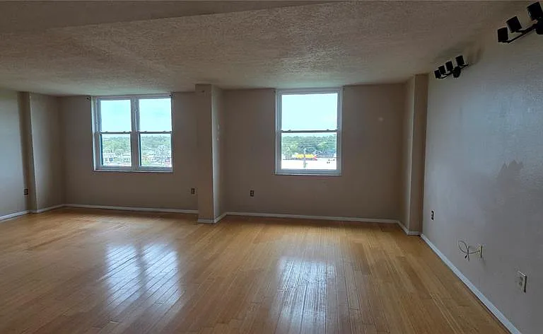 701 S Madison Ave #407 — Photo 23