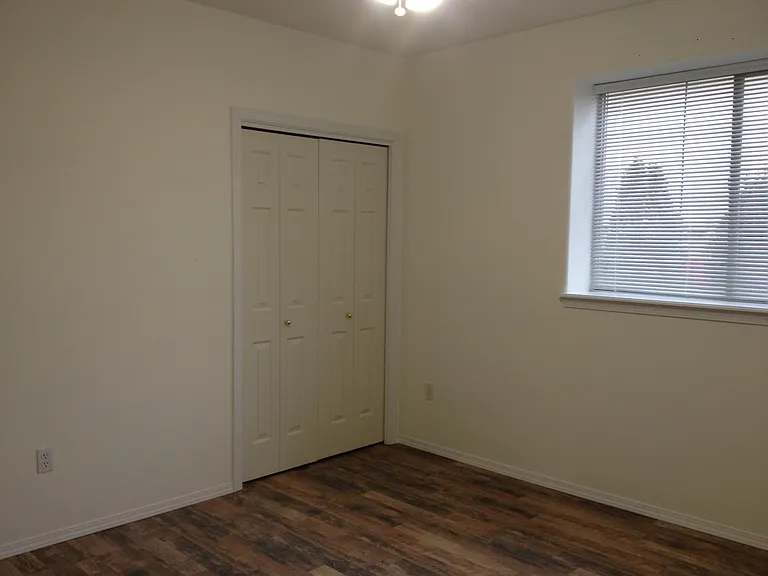 2140 SW 35th Pl #1 — Photo 8